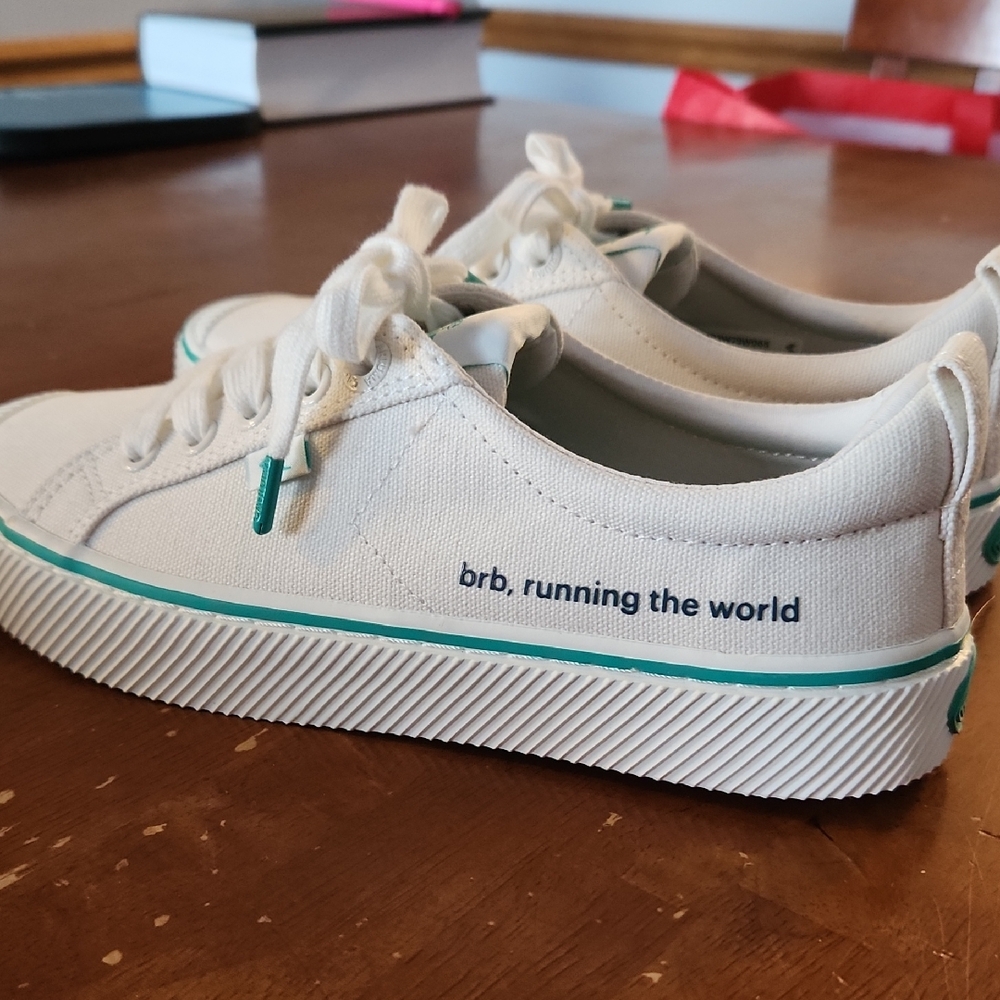 Cariuma The Skimm Low Canvas Sneaker Women’s Size 6.5 NWOT Or Box Limited Editio